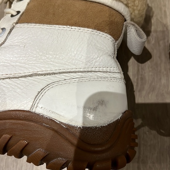 Uggs white winter boots size 8 (women’s) - Picture 9 of 9